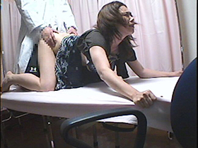 盗撮　不妊治療中の人妻が求めるのはイケメン医師の精子での受精　産婦人科はエロい!!　サンプル画像08